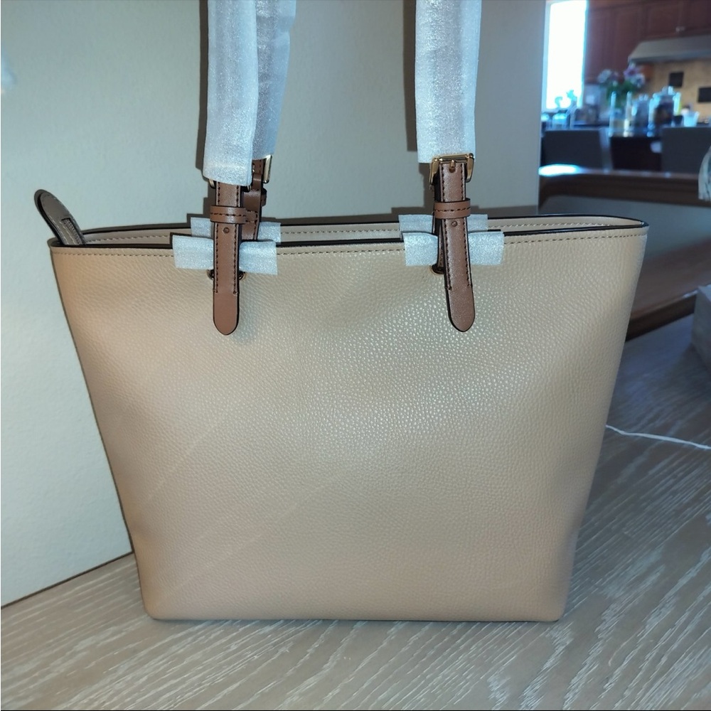 NWT, Michael Kors Jet Set Tote in Pebble Grain Leather - Picture 3 of 10
